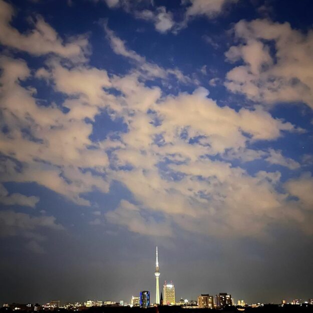 Berlins Skyline bei Nacht