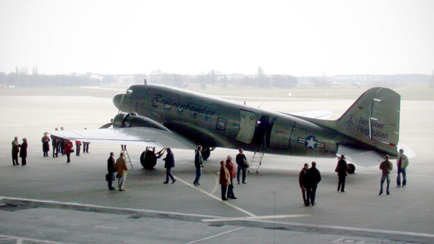 Rosinenbomber am Flughafen Tempelhof Berlin
