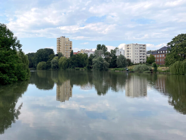 Berlin Lietzensee: Wasser, Häuser, Grünflächen – Foto: T.Bortels/nuberlin.de